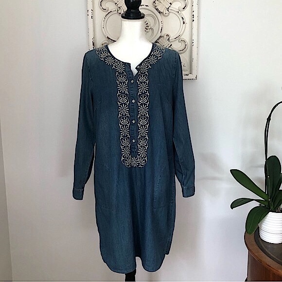 Casual chambray tunic dress by J.Jill in denim blue - Picture 2 of 5